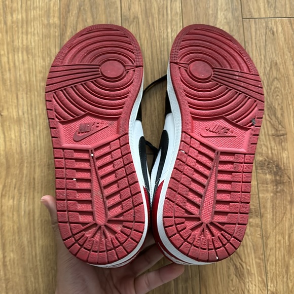 Jordan 1 Low Red Sneakers - Picture 3 of 7